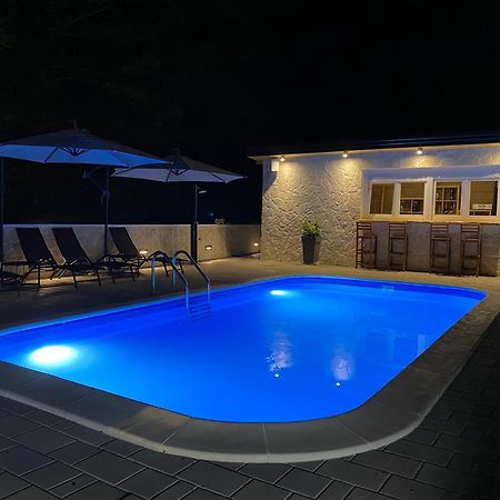 4Trees Holiday House Szluin Kültér fotó