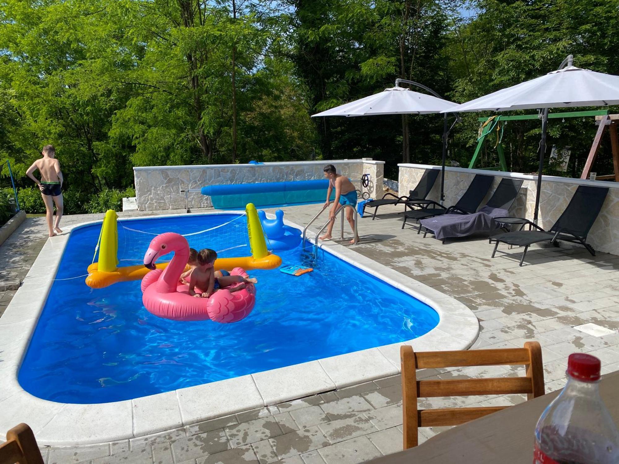 4Trees Holiday House Szluin Kültér fotó