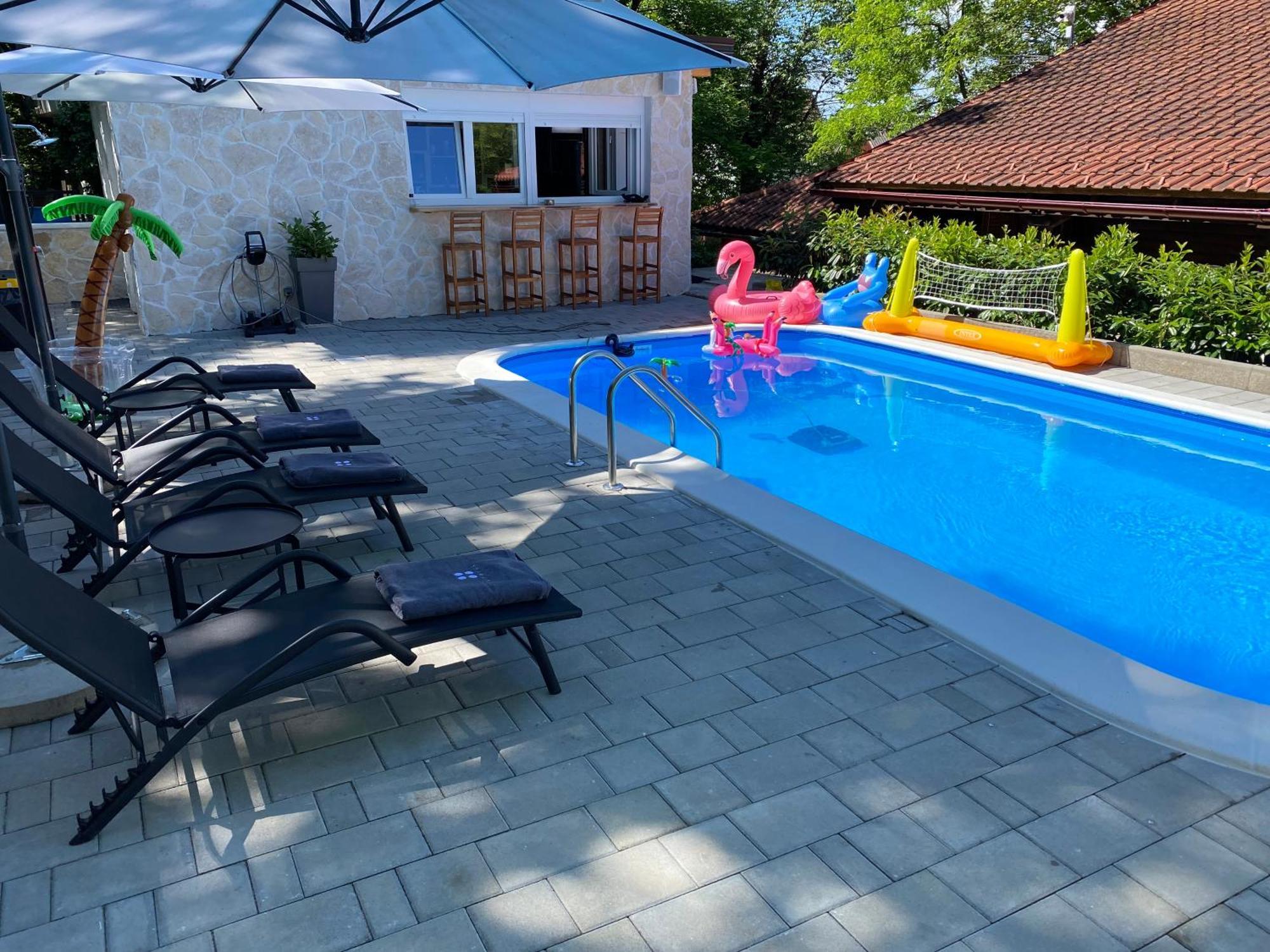 4Trees Holiday House Szluin Kültér fotó